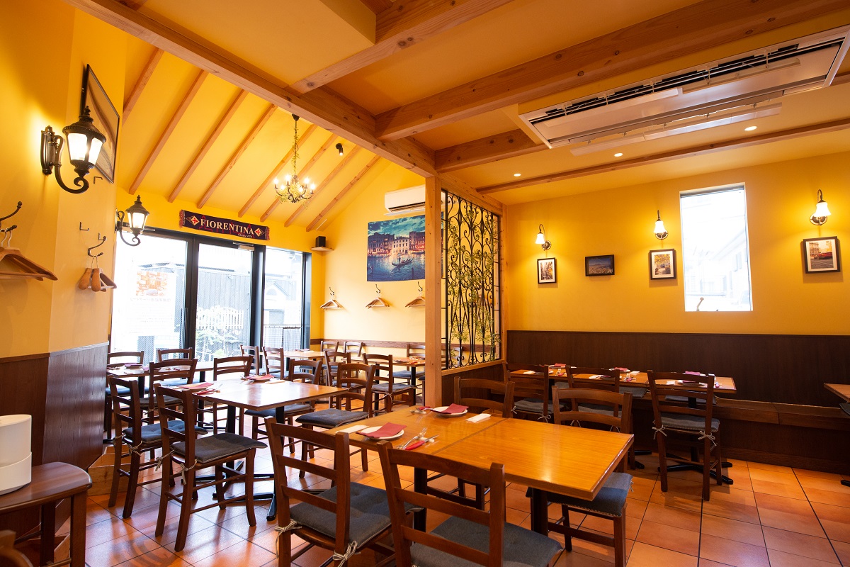 PIZZERIA NAPOLETANA L'Ardenza(ピッツェリア・ナポレターナ ラルデンツァ)の店内の様子